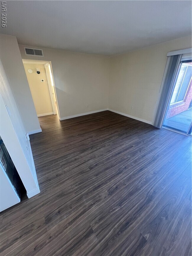Building Photo - 820 A
