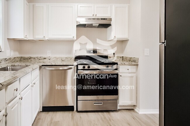 Foto del edificio - 147 W 49th Pl N