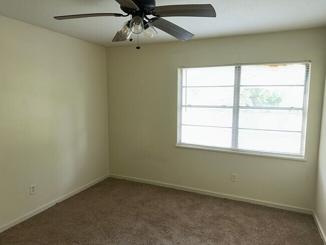 Building Photo - 1430 Dianne Dr