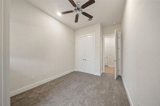 Building Photo - 2616 Riverside Dr