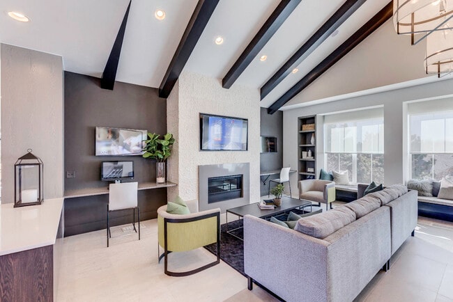 Building Photo - Contour 39