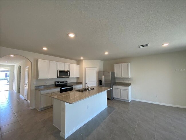 Building Photo - 14 Hickory Course Ln