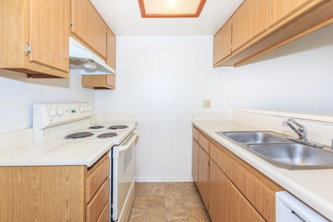 Building Photo - Casa Pacifica Apartment Homes