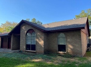 Building Photo - 3119 Jenny Dr