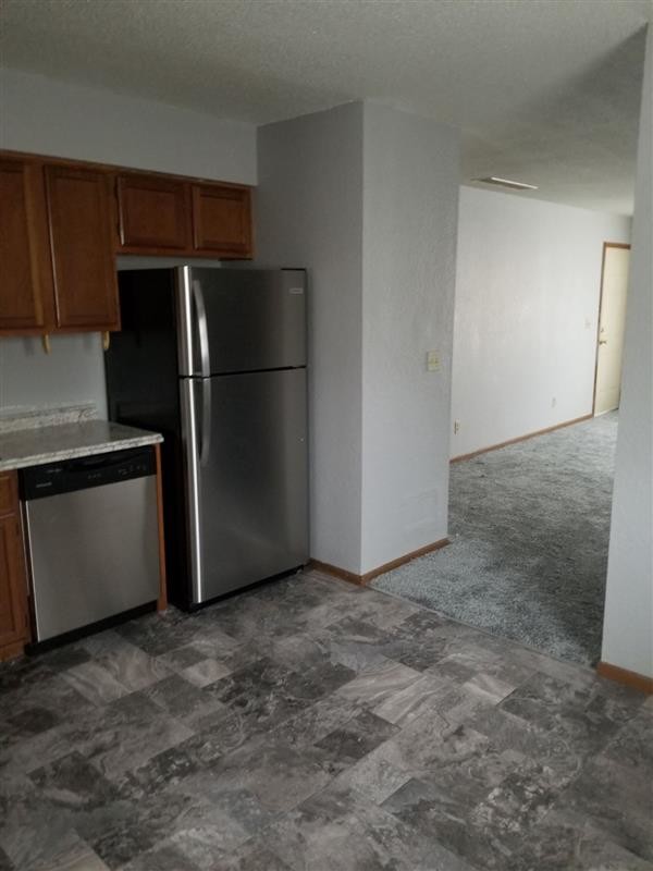 Building Photo - Updated Unit