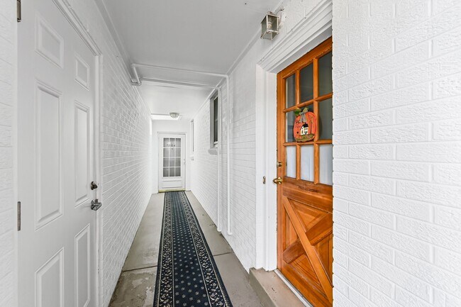 Foto del edificio - 1804 Simms St