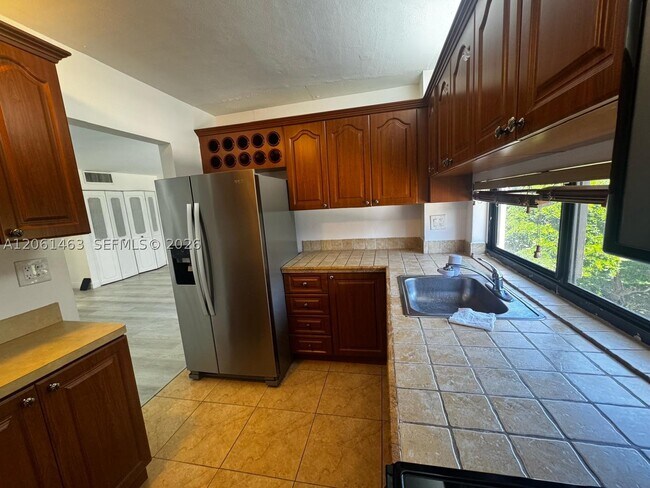 Foto del edificio - 17011 N Bay Rd