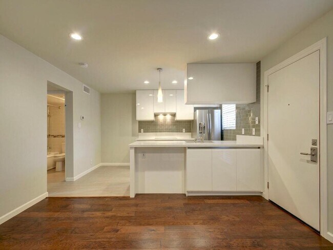 Building Photo - 3110 Red River St