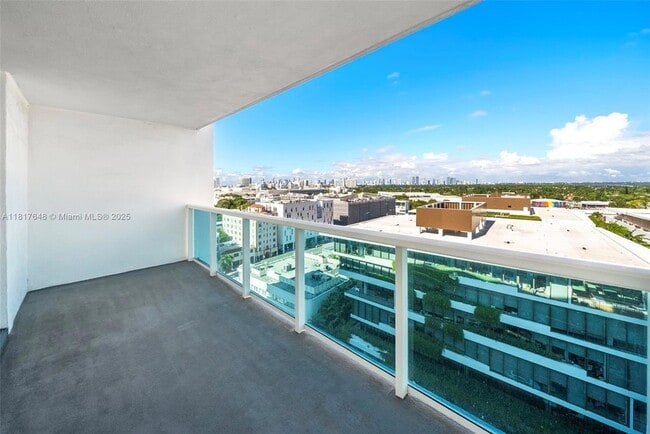 Building Photo - 2301 Collins Ave
