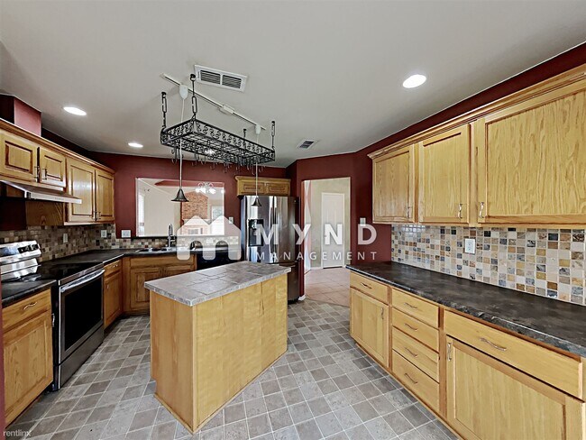 Foto del edificio - 3 br, 2 bath House - 816 E Huitt Ln