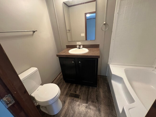 Building Photo - 40 Locust St