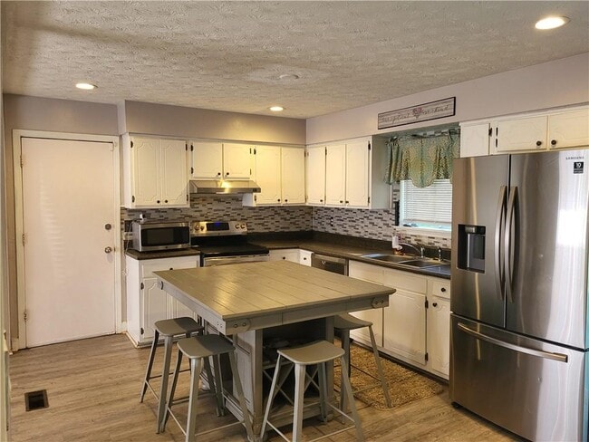 Building Photo - 6685 Hearth Ct