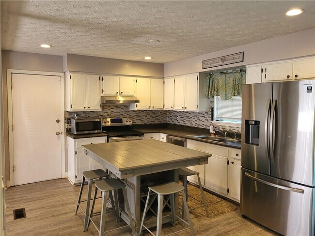 Foto del edificio - 6685 Hearth Ct