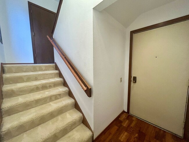 Building Photo - Spacious 2 Bedroom Condo Unit in North Sea...