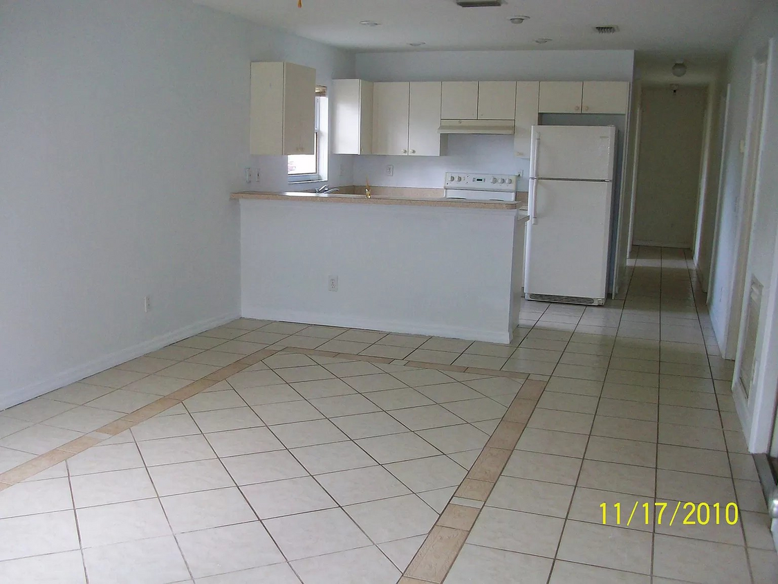 Foto del edificio - 3 bedroom, 2 bathroom Sarasota home, plus ...