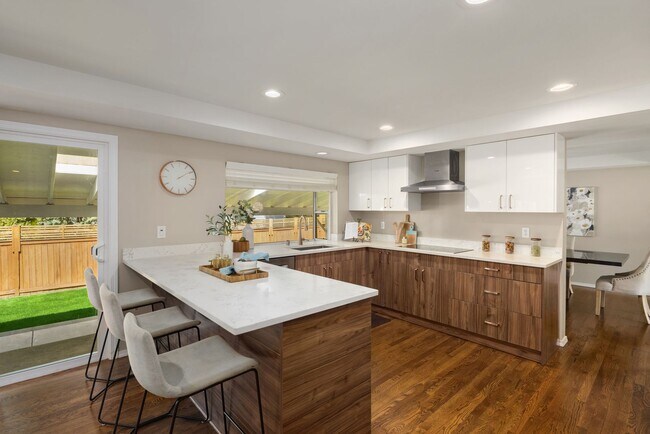 Foto del edificio - Beautiful home with 5 beds, 3.5 baths for ...