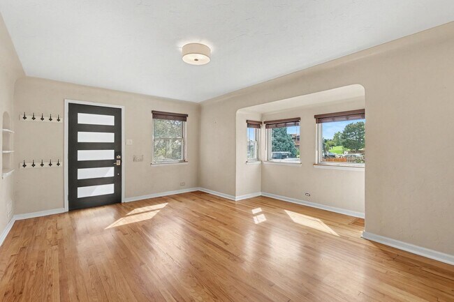 Foto del edificio - 2651 Adams St