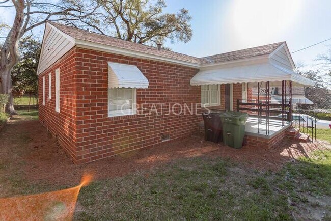 Building Photo - 3032 Baldwin St