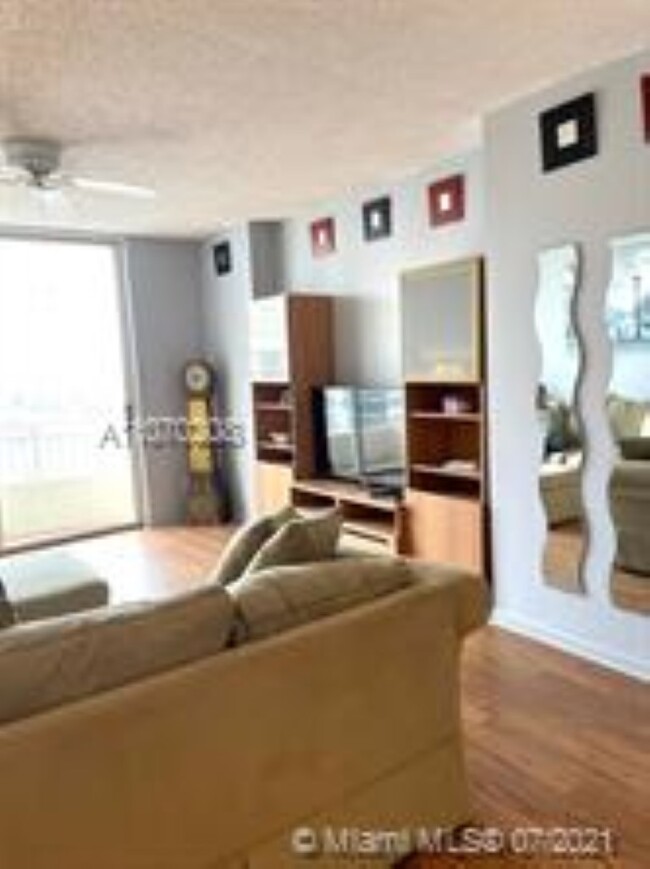 Building Photo - 770 Claughton Island Dr