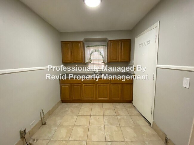 Building Photo - 328 Buntyn St