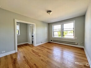 Building Photo - 4546 N Damen Ave