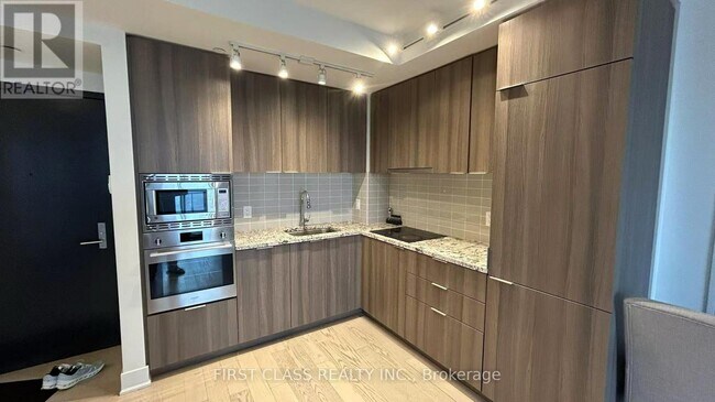 Photo du bâtiment - 955-3955 Bay St.