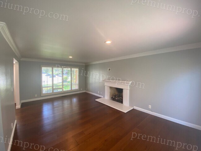 Foto del edificio - Gorgeous Two-Story in the Desired Livorna ...