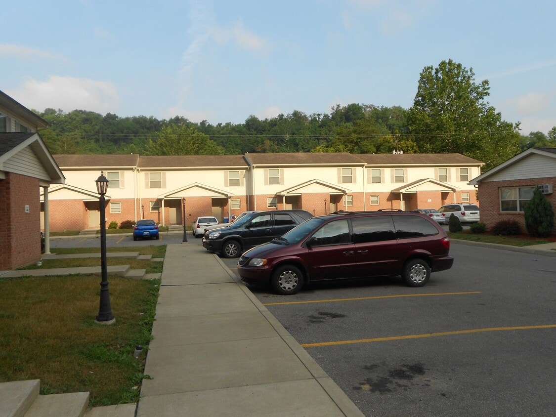 Building Photo - Hill View II 2 BR 40%