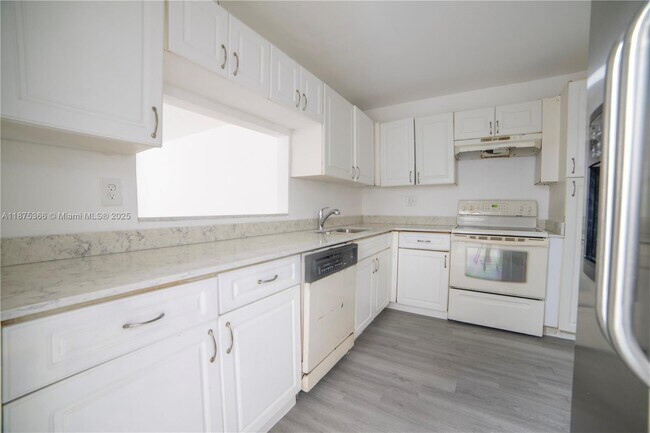 Building Photo - 4334 NW 9th Ave