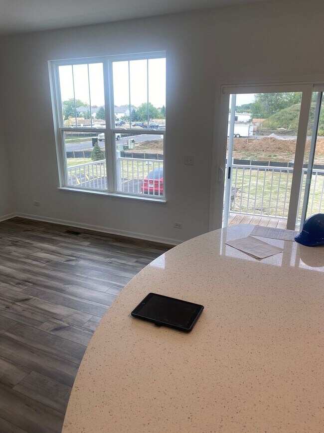 Foto del edificio - 529 Wolverine Dr