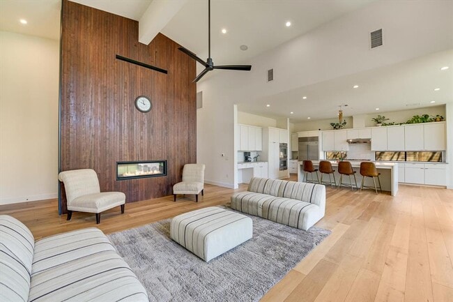 Foto del edificio - 6007 Nasco Dr