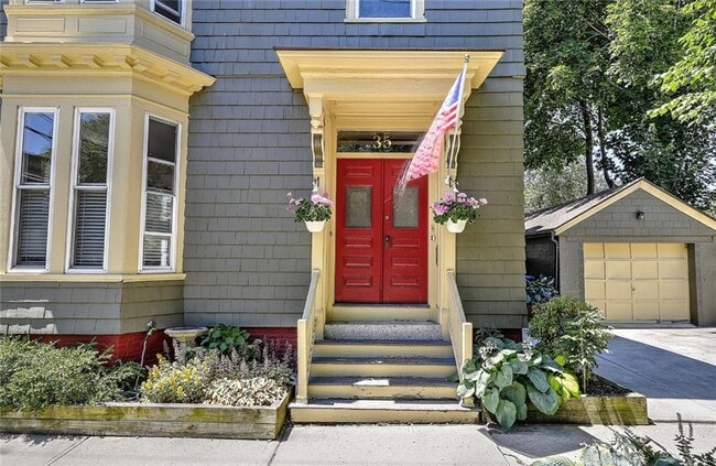 Building Photo - 35 Hammond St