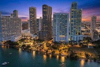 Building Photo - 1750 N Bayshore Dr