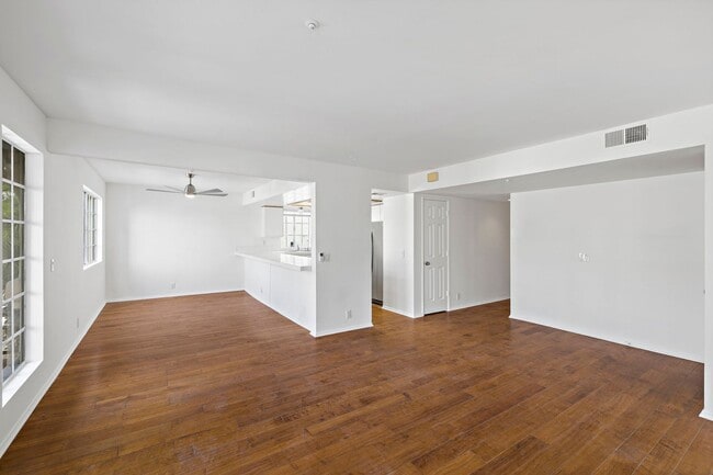 Foto del edificio - 501 Avenida Victoria