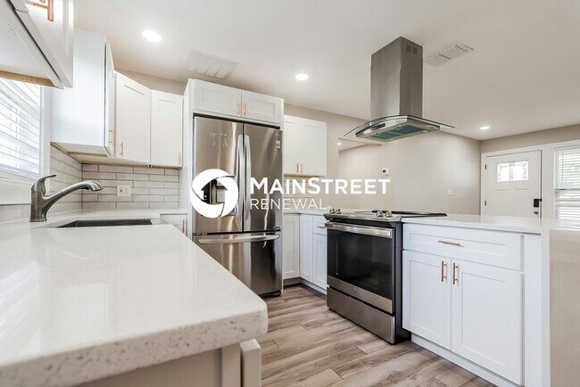 Foto del edificio - 4 Bedroom Pet-Friendly Home in Tampa, FL w...