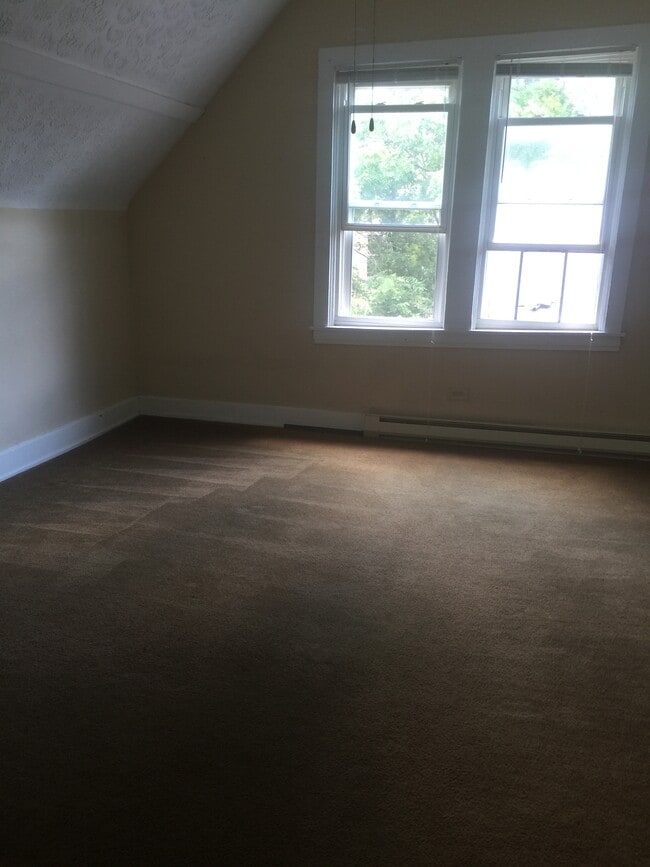 Bedroom - 112 Lyon St