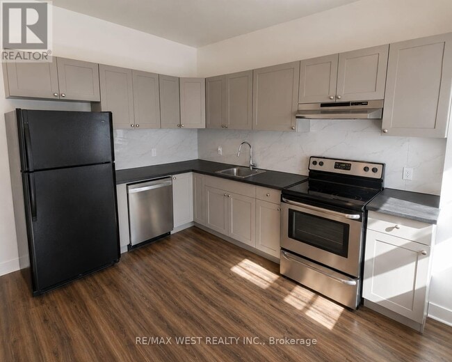 Building Photo - 2089 Dufferin St