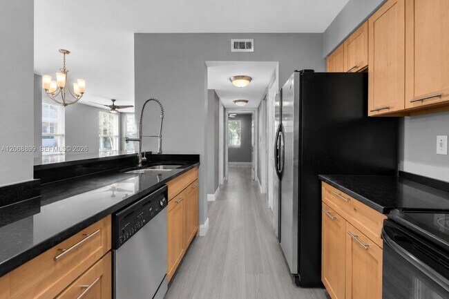 Foto del edificio - 2881 N Oakland Forest Dr