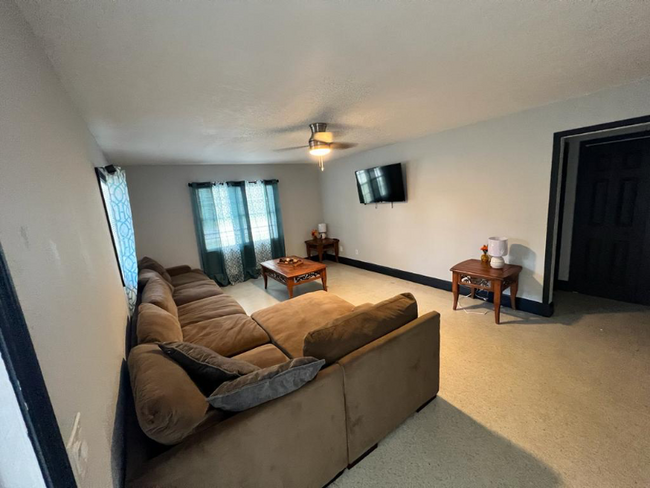 Foto del edificio - 504 Brooker Rd