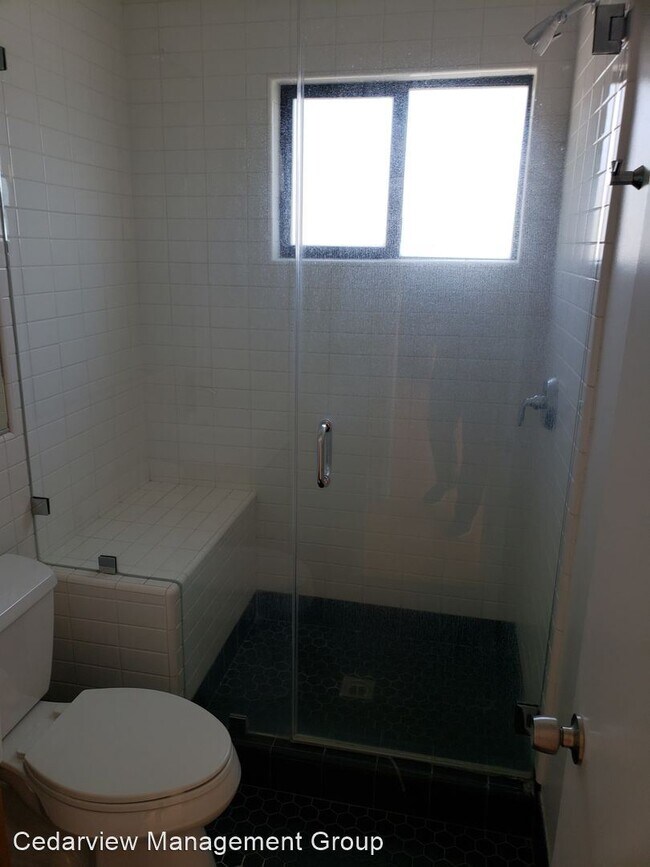 Building Photo - 410 N Hayworth Ave