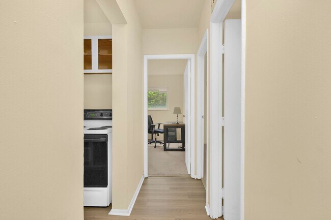 Building Photo - Deck Haus