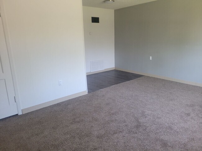 Foto del edificio - 2 Bedroom House Backyard!