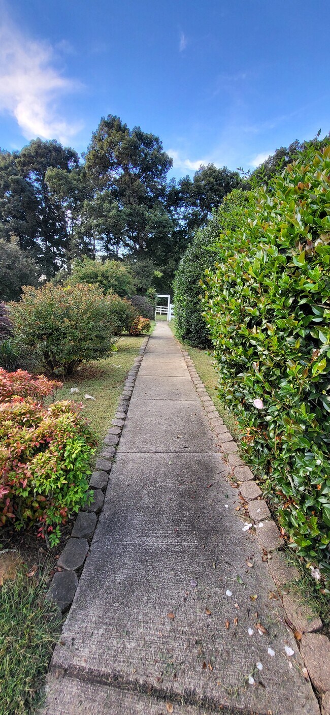 Foto del edificio - 338 Hicks Farm Rd