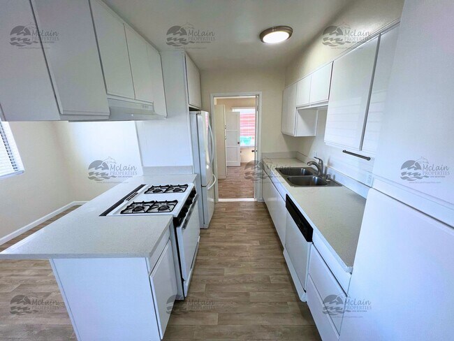 Building Photo - Newly upgraded 3 bd/1.5 bath with fenced yard