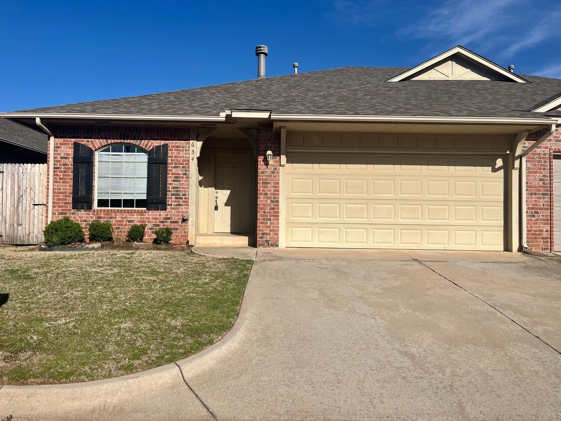 Foto principal - Cozy 3 Bed 2 Bath In Edmond