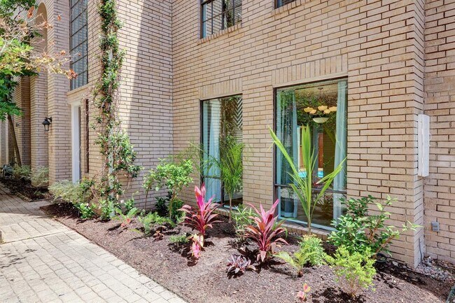 Building Photo - 1605 Potomac Dr