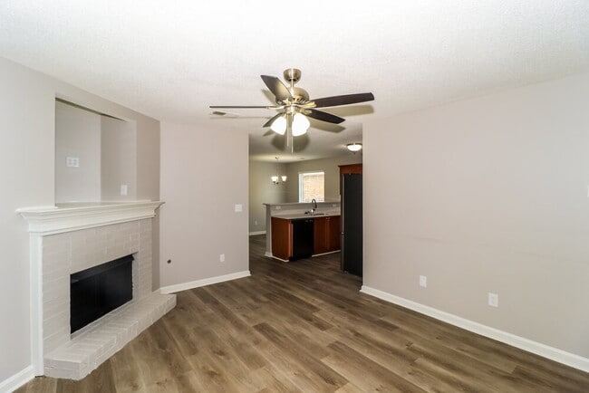 Building Photo - 1497 Pemberton Ln