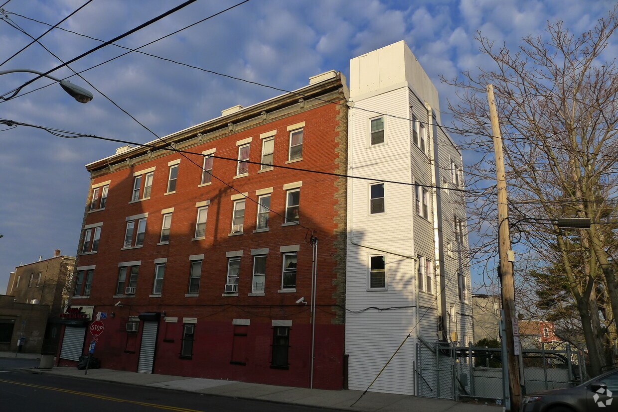 Foto del edificio - 201 Elm St