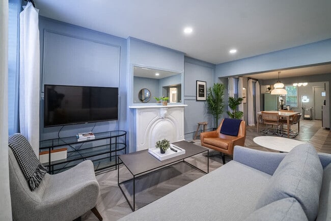 Building Photo - 1411 W Grand Ave