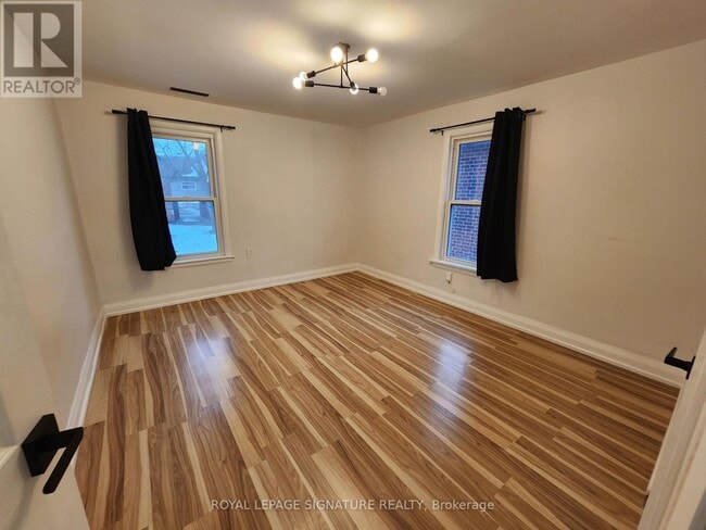 Building Photo - 731 St Antoine St